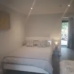 Tudor Guest בית הארחה בנראטי