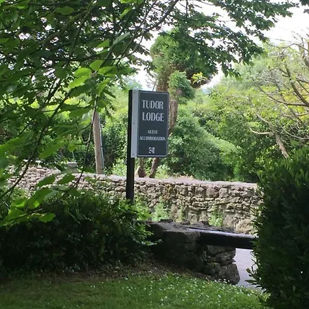 Tudor Guest Vendégház 4*