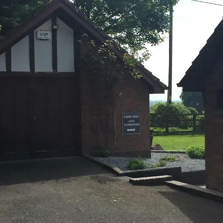 게스트하우스 Tudor Guest 4*